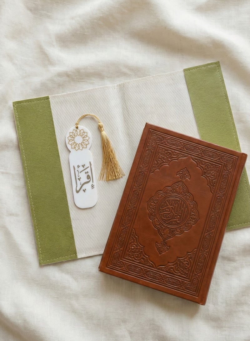 لحظة مرح غلاف مصحف جلدي فاخر بنقش "ربِ زدني علماً" و فاصلة خشبية - لون اخضر - Image 4